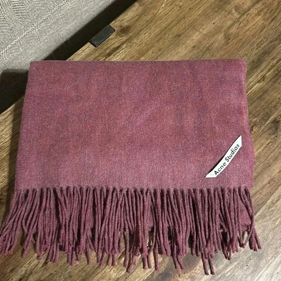💥Acne Studios Authentic 100% Wool Fringed Designer Lux Scarf 68” l 27” w - Picture 4 of 7